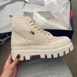 Tommy Shoes